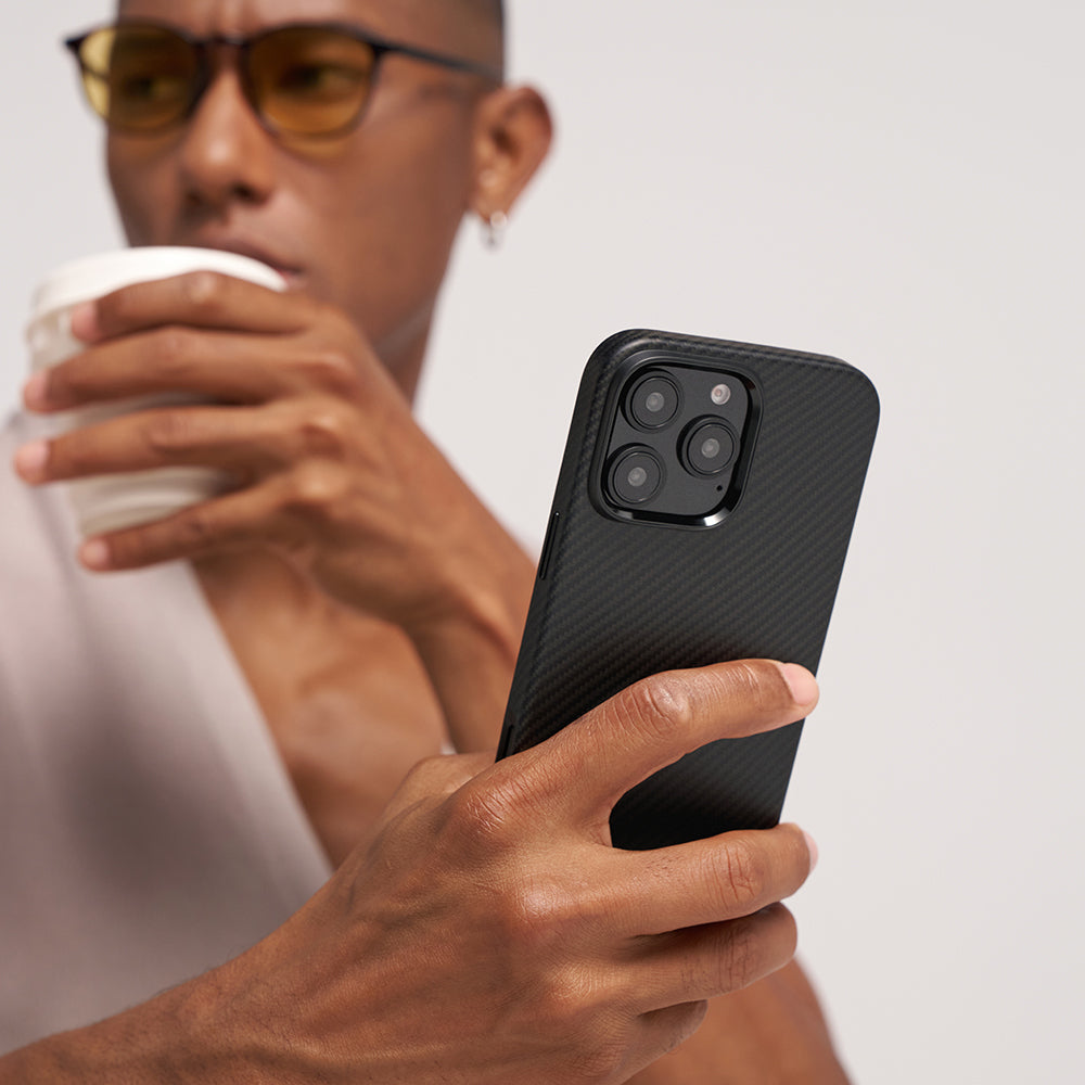 __vg|Siyah|7|741654368725-08|Apple iPhone 16 Pro Kılıf M-safe Şarj Özellikli Aramid Karbon Fiber Pitaka Military-Grade Classic Serisi New Logo Black-Grey Twill Kapak
