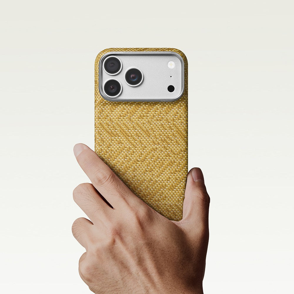 Apple iPhone 18 Pro Max Kılıf MagSafe Şarj Özellikli Aramid Karbon Fiber Pitaka Wind Over Wheat Serisi Kapak - Gold