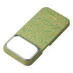Apple iPhone 18 Pro Max Kılıf MagSafe Şarj Özellikli Aramid Karbon Fiber Pitaka Wind Over Wheat Serisi Kapak - Sarı-Yeşil