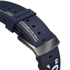 __genel|9|apple-watch-44mm-skinarma-taihi-sora-yazi-desenli-deri-gorunumlu-silikon-kordon-10|Apple Watch 44mm SkinArma Taihi Sora Yazı Desenli Deri Görünümlü Silikon Kordon