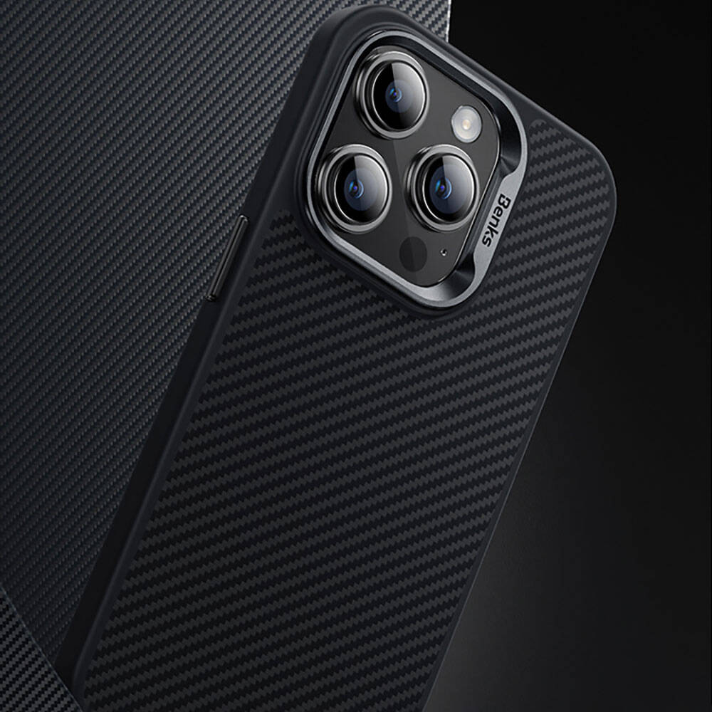 __genel|7|apple-iphone-14-pro-max-kilif-karbon-fiber-m-safe-sarj-ozellikli-benks-hybrid-armorpro-600d-kevlar-kapak-08|Apple iPhone 14 Pro Max Kılıf Karbon Fiber MagSafe Şarj Özellikli Benks Hybrid ArmorPro 600D Kevlar Kapak