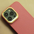 __genel|7|apple-iphone-14-pro-max-kilif-soft-deri-metal-kamera-cerceveli-kajsa-litchi-kapak-08|Apple iPhone 14 Pro Max Kılıf Soft Deri Metal Kamera Çerçeveli ​Kajsa Litchi Kapak