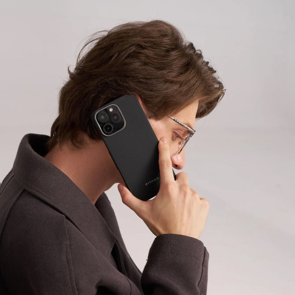 __genel|5|apple-iphone-16-pro-kilif-m-safe-sarj-ozellikli-600d-aramid-karbon-fiber-pitaka-ultra-slim-classic-serisi-black-grey-twill-kapak-06|Apple iPhone 16 Pro Kılıf MagSafe Şarj Özellikli 600D Aramid Karbon Fiber Pitaka Ultra-Slim Classic Serisi Black-Grey Twill Kapak