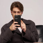 __genel|7|apple-iphone-16-pro-kilif-m-safe-sarj-ozellikli-600d-aramid-karbon-fiber-pitaka-ultra-slim-classic-serisi-black-grey-twill-kapak-08|Apple iPhone 16 Pro Kılıf MagSafe Şarj Özellikli 600D Aramid Karbon Fiber Pitaka Ultra-Slim Classic Serisi Black-Grey Twill Kapak