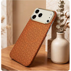 __genel|3|apple-iphone-17-pro-max-kilif-m-safe-sarj-ozellikli-zore-paris-vax-sert-pc-kapak-04|Apple iPhone 17 Pro Max Kılıf MagSafe Şarj Özellikli Gordonix Paris Vax Sert PC Kapak