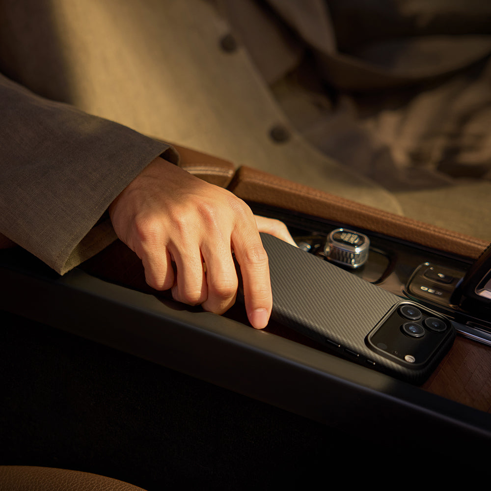 __genel|12|apple-iphone-17-pro-max-kilif-m-safe-sarj-ozellikli-1500d-aramid-karbon-fiber-pitaka-military-grade-classic-serisi-black-grey-twill-kapak-13|Apple iPhone 17 Pro Max Kılıf MagSafe Şarj Özellikli 1500D Aramid Karbon Fiber Pitaka Military-Grade Classic Serisi Black-Grey Twill Kapak